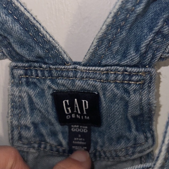 Shortie Gap overalls in 3T - Picture 3 of 4